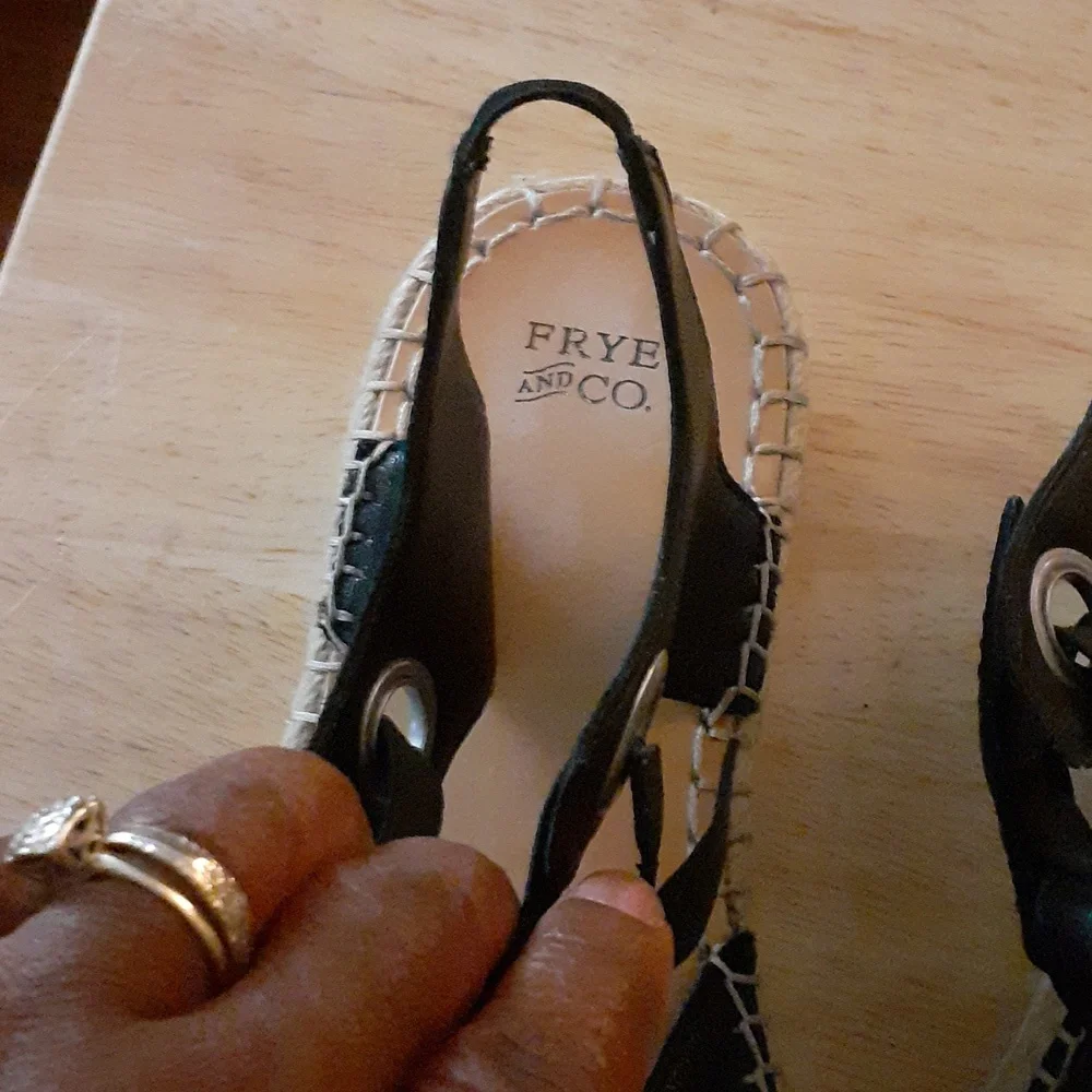 Frye and Co sandals - Picture 2 of 5